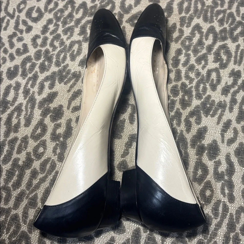 Brooks Brothers ballet flats black & cream leather flats eyelet toe detail 8.5